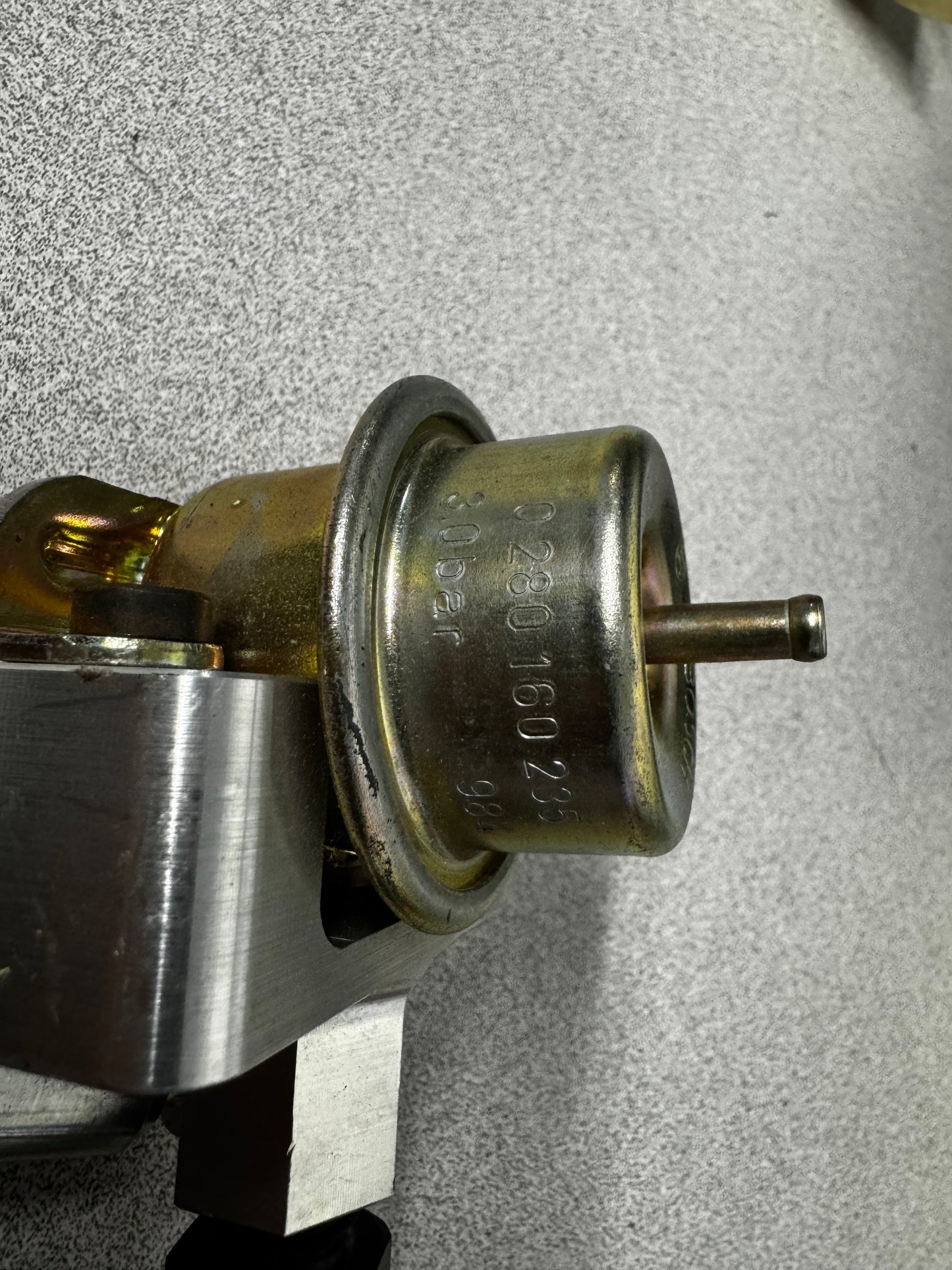 NOS - Bahn Brenner VW 16V EFI Fuel Rail Assembly — With Stock 1998 2.0L Injectors & Bosch 0 280 160 2365 Fuel Pressure Regulator