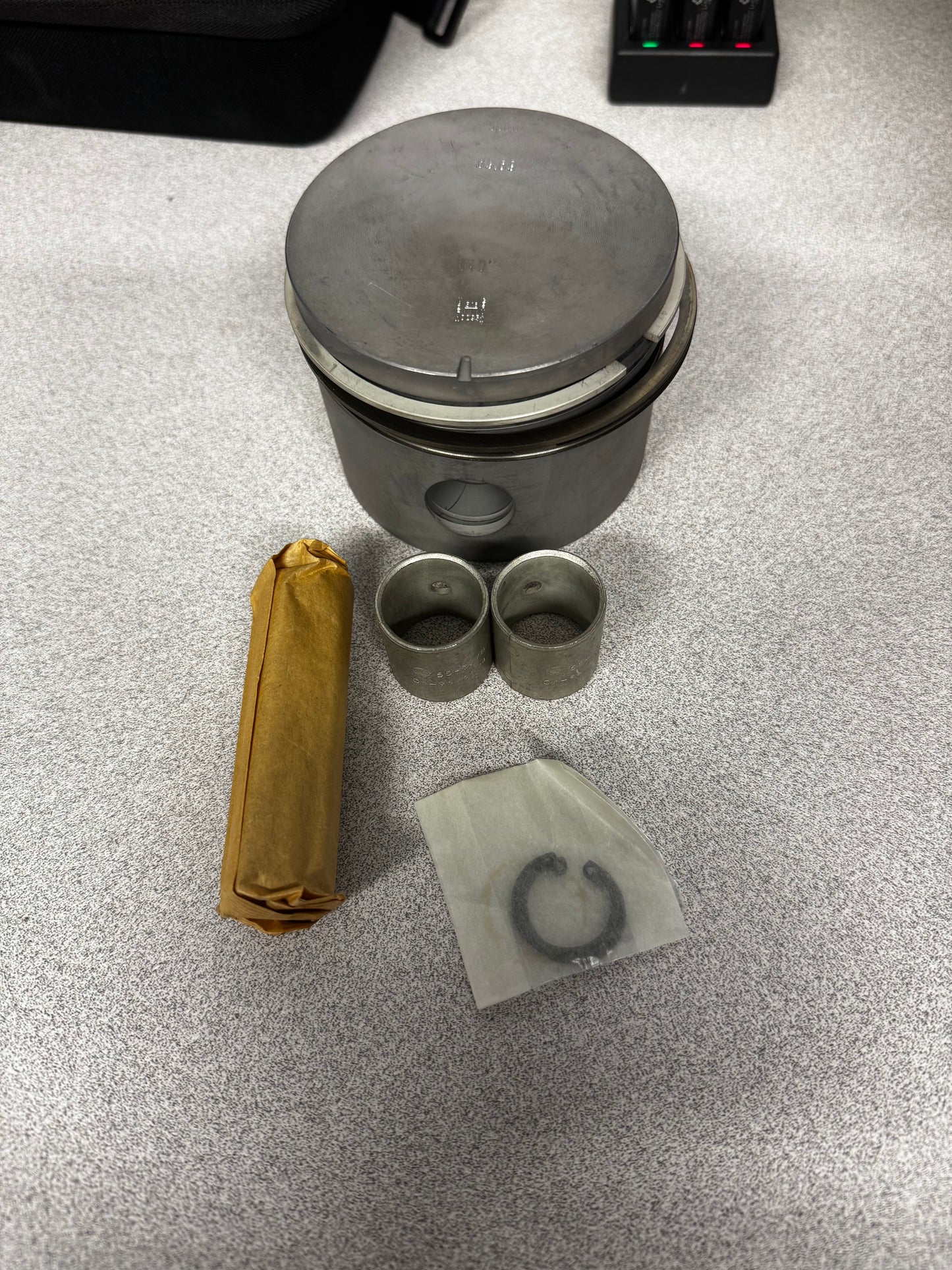 NOS - Mahle Volvo 0373103 0.040" Oversize Piston Assembly (qty 1) Volvo B20