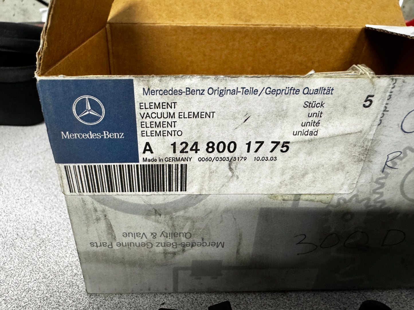 NOS - Mercedes-Benz A 124 800 17 75 / 1248001775 Door Lock Vacuum Actuator - Qty. 1