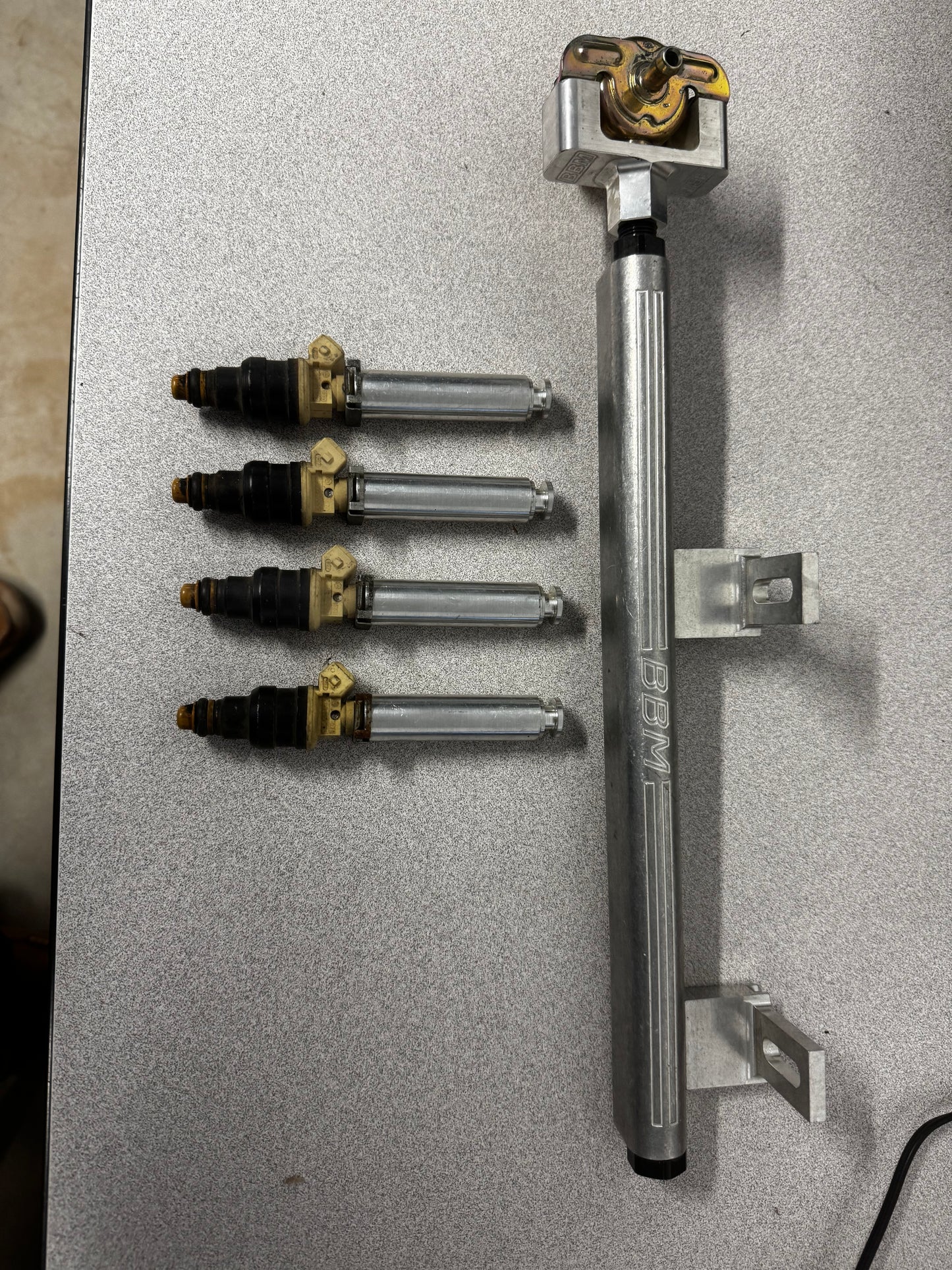 NOS - Bahn Brenner VW 16V EFI Fuel Rail Assembly — With Stock 1998 2.0L Injectors &amp; Bosch 0 280 160 2365 Fuel Pressure Regulator