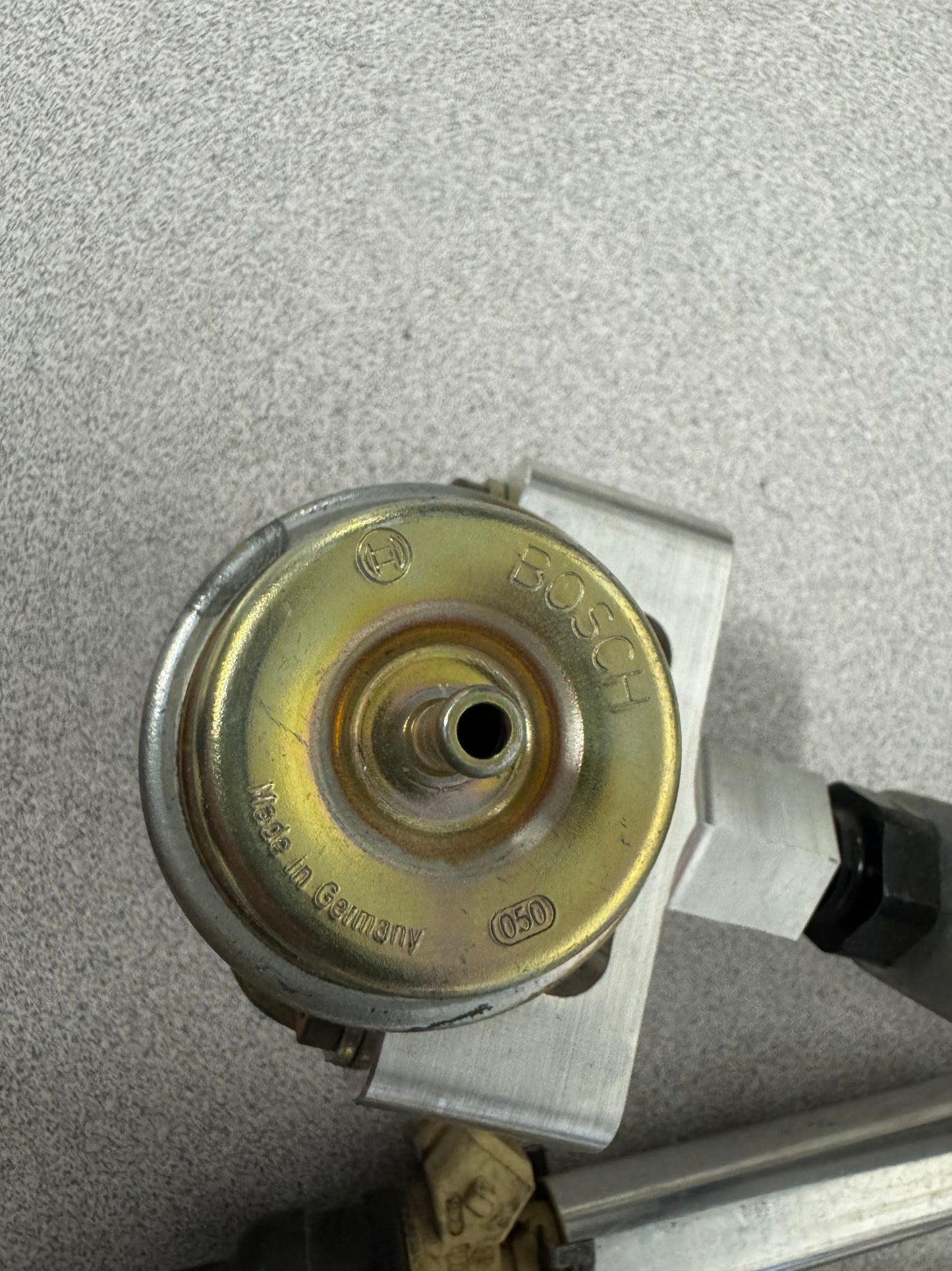 NOS - Bahn Brenner VW 16V EFI Fuel Rail Assembly — With Stock 1998 2.0L Injectors &amp; Bosch 0 280 160 2365 Fuel Pressure Regulator